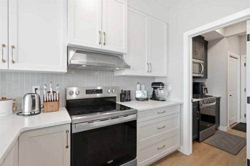 143 Belvedere Crescent Se, Calgary, AB - Indoor Photo Showing Kitchen