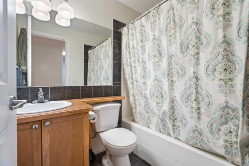 7 Crystal Green Way, Okotoks, AB - Indoor Photo Showing Bathroom