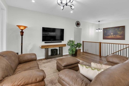 79 Vincent Crescent, Olds, AB - Indoor Photo Showing Living Room