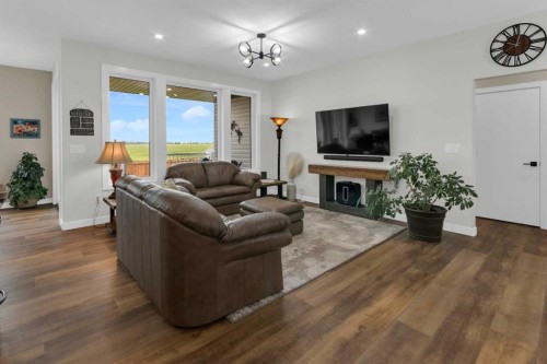 79 Vincent Crescent, Olds, AB - Indoor Photo Showing Living Room