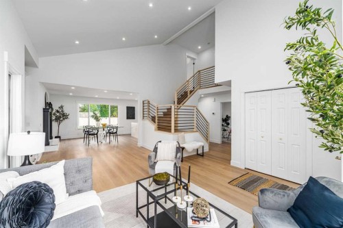 28 Sunlake Circle Se, Calgary, AB - Indoor Photo Showing Living Room