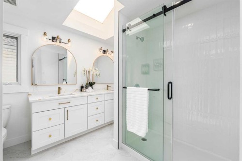 28 Sunlake Circle Se, Calgary, AB - Indoor Photo Showing Bathroom