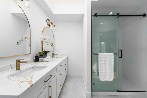 28 Sunlake Circle Se, Calgary, AB - Indoor Photo Showing Bathroom