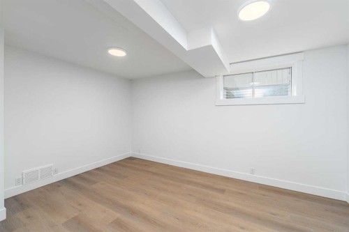 28 Sunlake Circle Se, Calgary, AB - Indoor Photo Showing Other Room