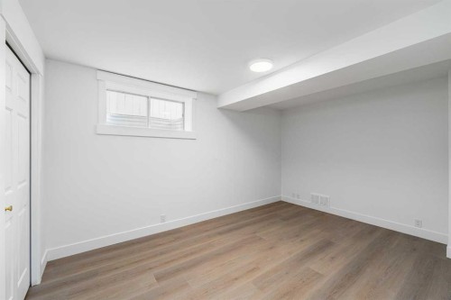 28 Sunlake Circle Se, Calgary, AB - Indoor Photo Showing Other Room