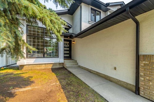 28 Sunlake Circle Se, Calgary, AB - Outdoor