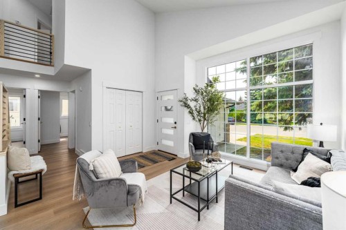 28 Sunlake Circle Se, Calgary, AB - Indoor Photo Showing Living Room