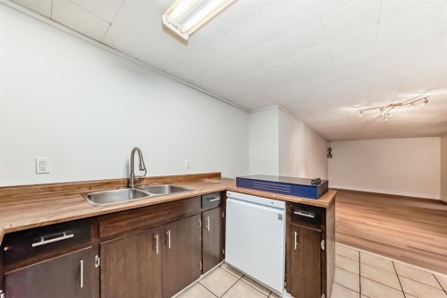 404 Acacia Drive Se, Airdrie, AB - Indoor Photo Showing Kitchen With Double Sink
