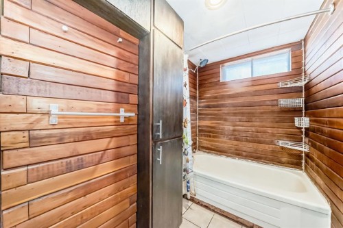 404 Acacia Drive Se, Airdrie, AB - Indoor Photo Showing Other Room