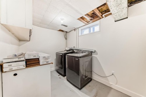 404 Acacia Drive Se, Airdrie, AB - Indoor Photo Showing Laundry Room