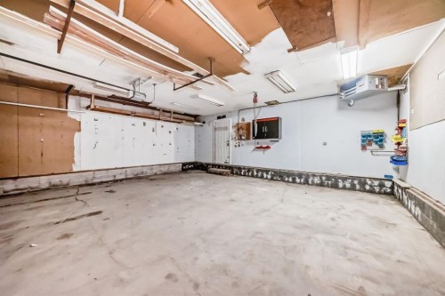 404 Acacia Drive Se, Airdrie, AB - Indoor Photo Showing Garage