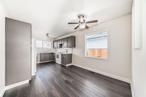 404 Acacia Drive Se, Airdrie, AB - Indoor Photo Showing Kitchen