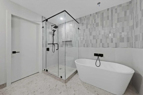 4320 Centre A Street Ne, Calgary, AB - Indoor Photo Showing Bathroom