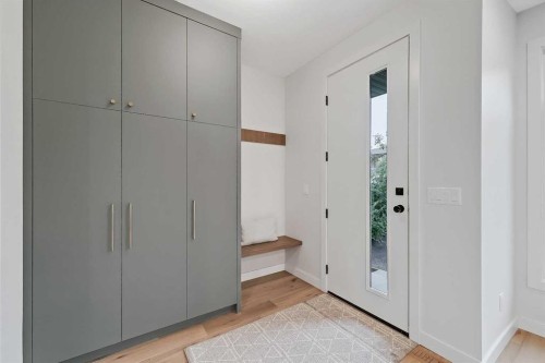 4320 Centre A Street Ne, Calgary, AB - Indoor Photo Showing Other Room