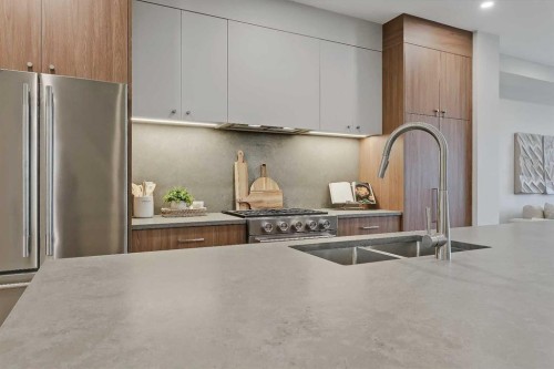 4320 Centre A Street Ne, Calgary, AB - Indoor Photo Showing Kitchen With Double Sink With Upgraded Kitchen