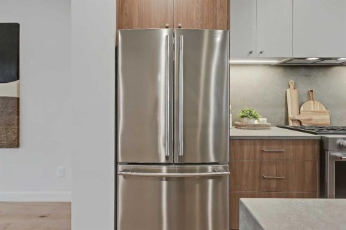 4320 Centre A Street Ne, Calgary, AB - Indoor Photo Showing Kitchen With Upgraded Kitchen