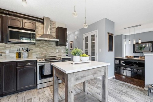 149 Riverglen Close Se, Calgary, AB - Indoor Photo Showing Kitchen With Upgraded Kitchen