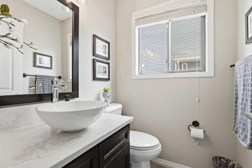 149 Riverglen Close Se, Calgary, AB - Indoor Photo Showing Bathroom