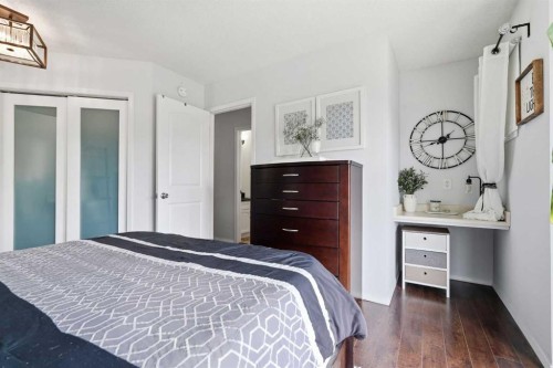 149 Riverglen Close Se, Calgary, AB - Indoor Photo Showing Bedroom