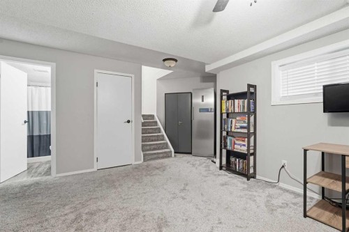 149 Riverglen Close Se, Calgary, AB - Indoor