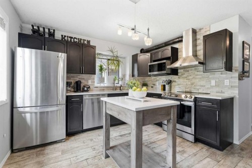 149 Riverglen Close Se, Calgary, AB - Indoor Photo Showing Kitchen With Upgraded Kitchen