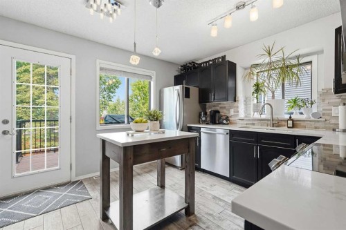 149 Riverglen Close Se, Calgary, AB - Indoor Photo Showing Kitchen