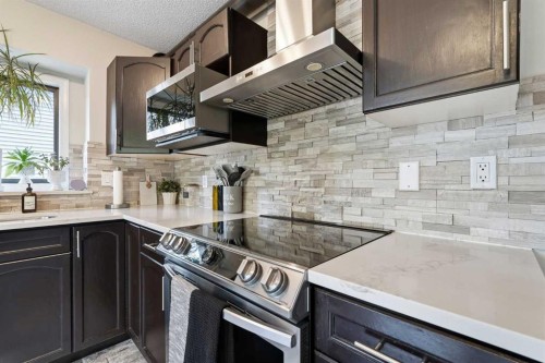 149 Riverglen Close Se, Calgary, AB - Indoor Photo Showing Kitchen With Upgraded Kitchen