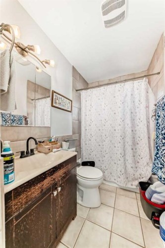 4004 7 Avenue Sw, Calgary, AB - Indoor Photo Showing Bathroom