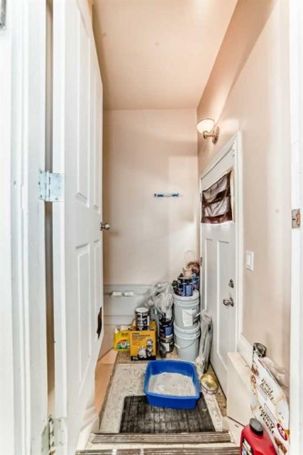 4004 7 Avenue Sw, Calgary, AB - Indoor Photo Showing Other Room