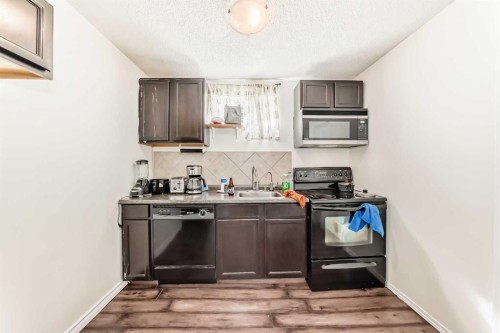 4004 7 Avenue Sw, Calgary, AB - Indoor Photo Showing Kitchen