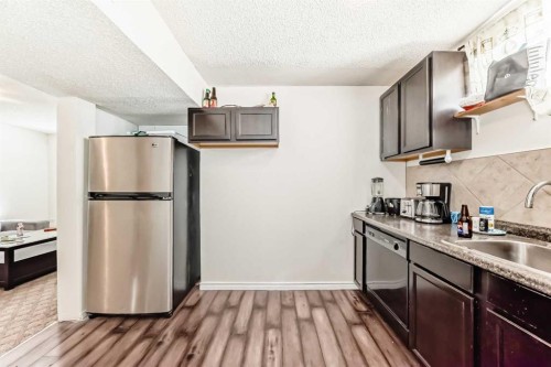 4004 7 Avenue Sw, Calgary, AB - Indoor Photo Showing Kitchen