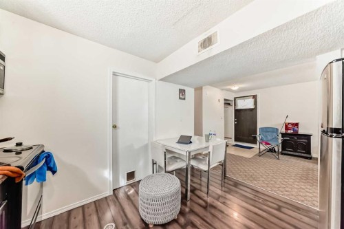 4004 7 Avenue Sw, Calgary, AB - Indoor