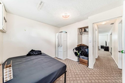 4004 7 Avenue Sw, Calgary, AB - Indoor Photo Showing Bedroom