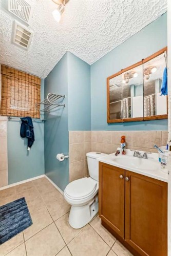 4004 7 Avenue Sw, Calgary, AB - Indoor Photo Showing Bathroom