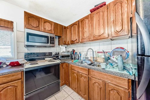 4004 7 Avenue Sw, Calgary, AB - Indoor Photo Showing Kitchen With Double Sink