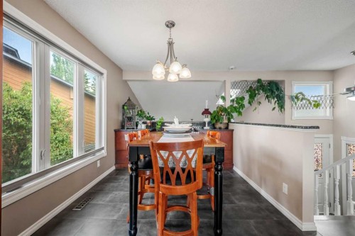 34 Cascade Place, Cochrane, AB - Indoor Photo Showing Dining Room
