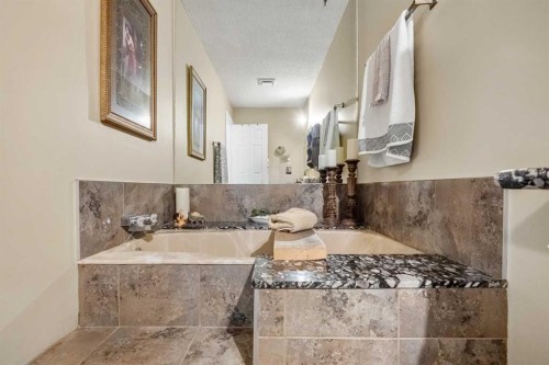 34 Cascade Place, Cochrane, AB - Indoor Photo Showing Bathroom