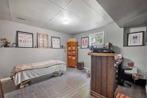 34 Cascade Place, Cochrane, AB - Indoor Photo Showing Bedroom