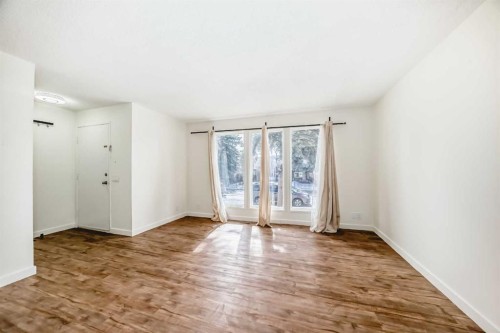 25 Erin Ridge Road Se, Calgary, AB - Indoor Photo Showing Other Room