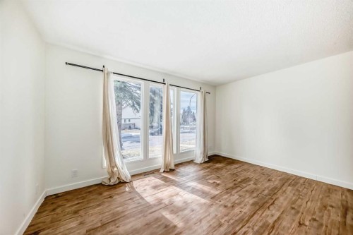 25 Erin Ridge Road Se, Calgary, AB - Indoor Photo Showing Other Room