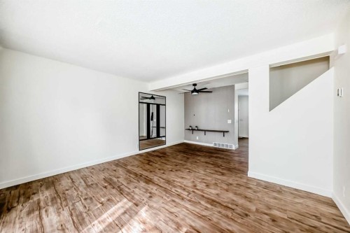 25 Erin Ridge Road Se, Calgary, AB - Indoor Photo Showing Other Room