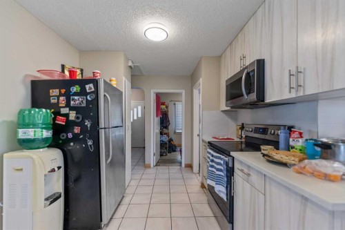 1407 28 Street Sw, Calgary, AB - Indoor Photo Showing Kitchen