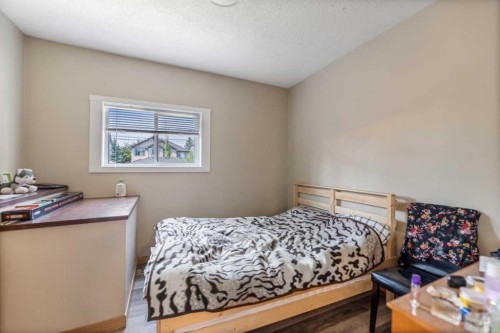 1407 28 Street Sw, Calgary, AB - Indoor Photo Showing Bedroom