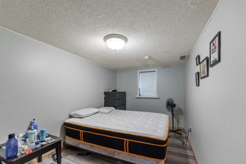 1407 28 Street Sw, Calgary, AB - Indoor Photo Showing Bedroom