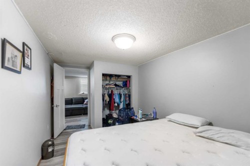 1407 28 Street Sw, Calgary, AB - Indoor Photo Showing Bedroom