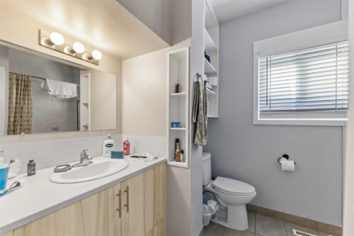 1407 28 Street Sw, Calgary, AB - Indoor Photo Showing Bathroom