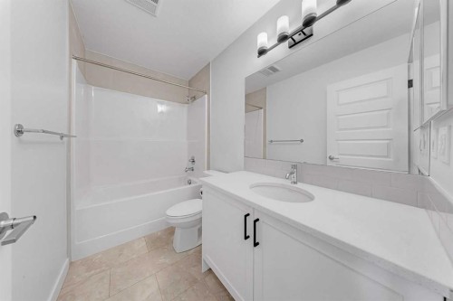 834 Bayview Terrace Sw, Airdrie, AB - Indoor Photo Showing Bathroom