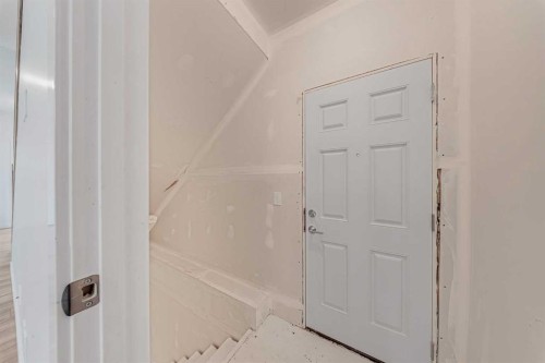 834 Bayview Terrace Sw, Airdrie, AB - Indoor Photo Showing Other Room