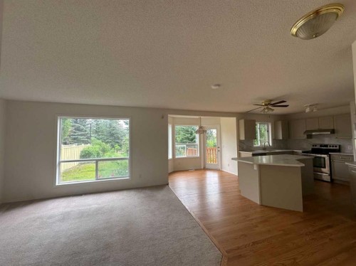 151 Citadel Green Nw, Calgary, AB - Indoor Photo Showing Kitchen