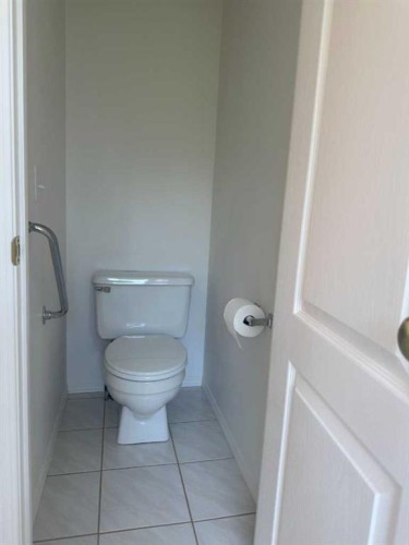 151 Citadel Green Nw, Calgary, AB - Indoor Photo Showing Bathroom